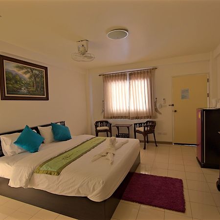 Charn Residence Bangsaen Esterno foto