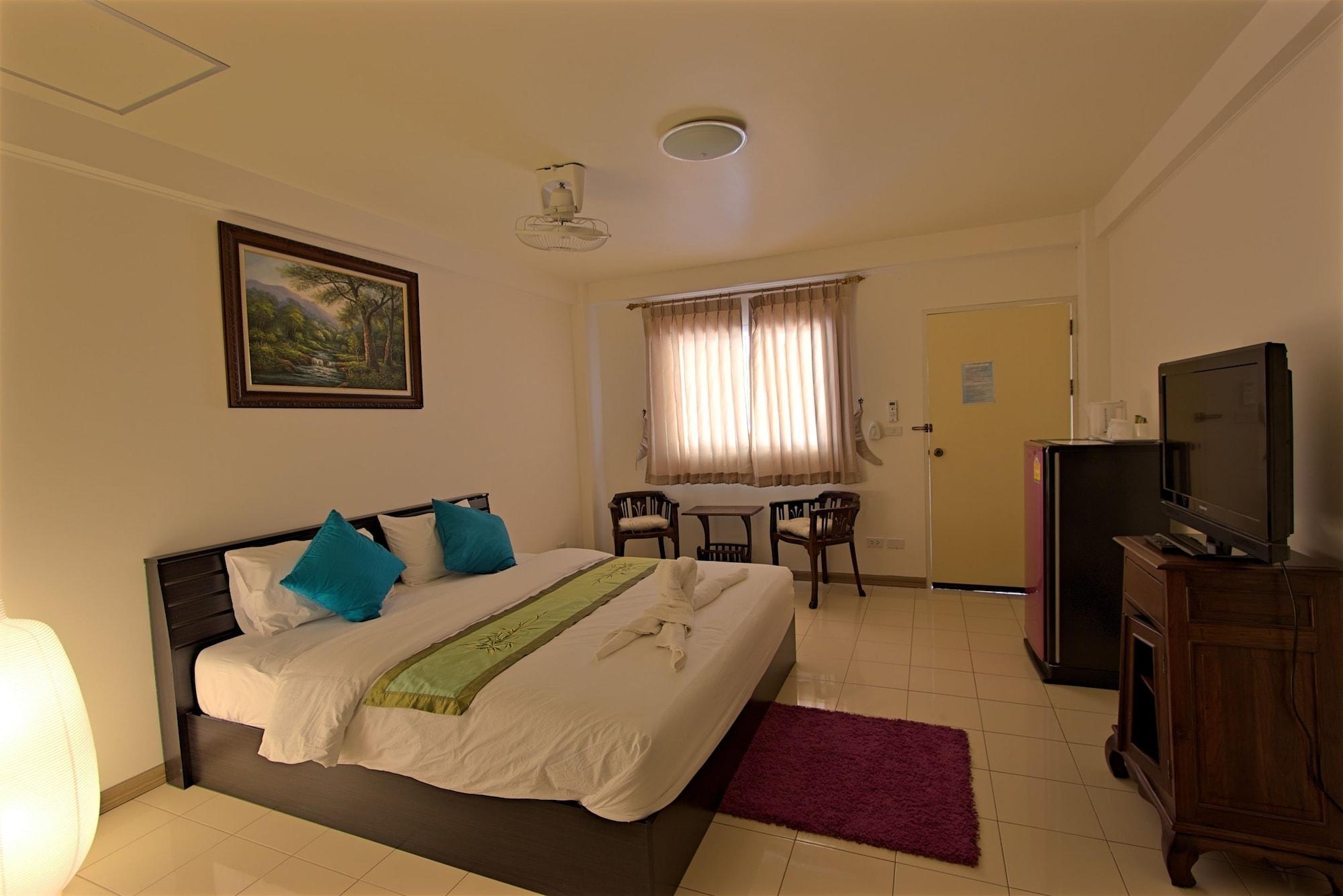 Charn Residence Bangsaen Esterno foto