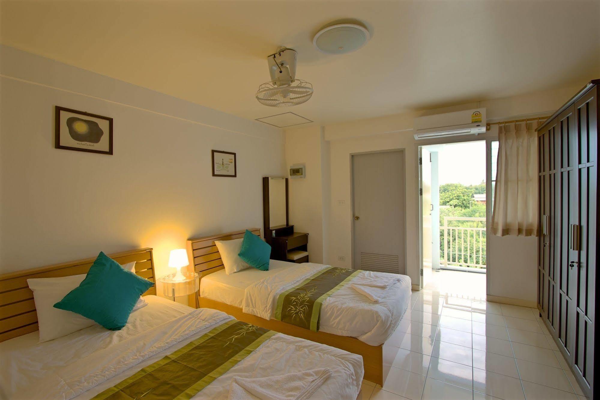 Charn Residence Bangsaen Esterno foto